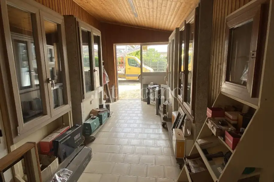 Capannone in vendita di 1500 mq a €710,000 (rif. TS0053VE)