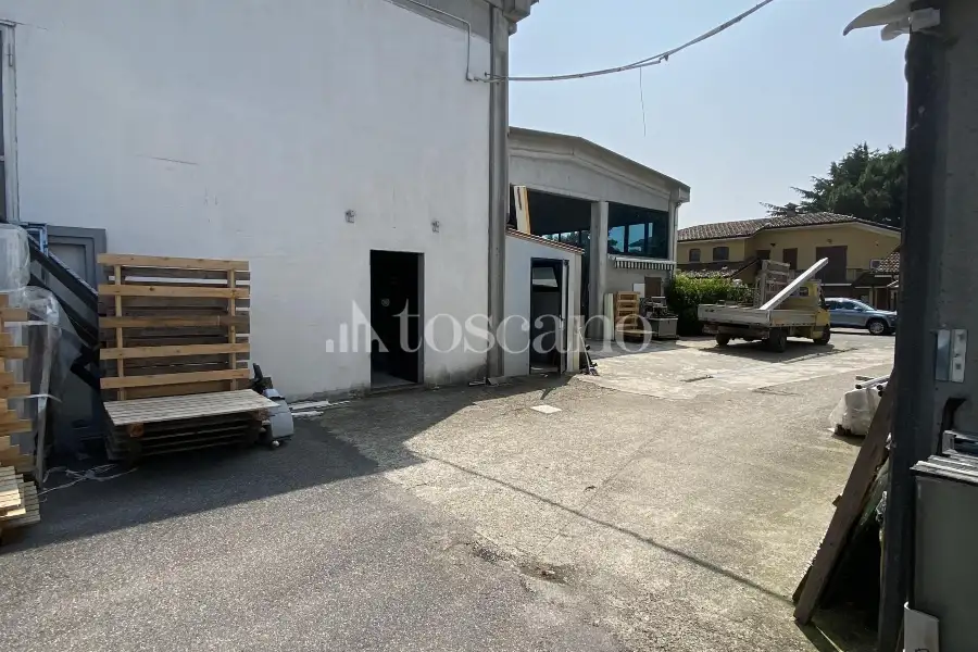 Capannone in vendita di 1500 mq a €710,000 (rif. TS0053VE)