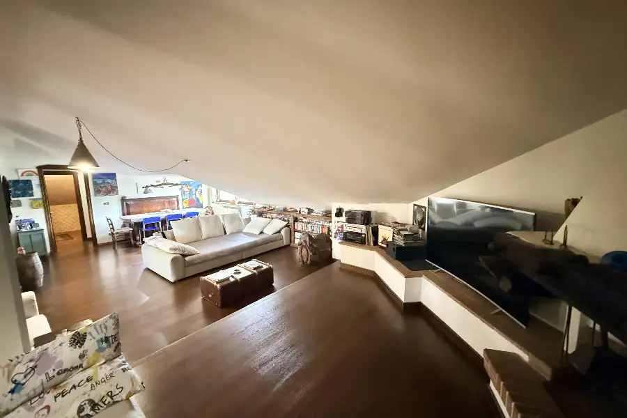 Attico in vendita di 230 mq a €189.000 (rif. 54/2026)