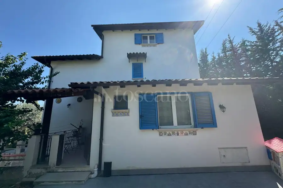 Villa in vendita di 400 mq a €420.000 (rif. 81/2024)