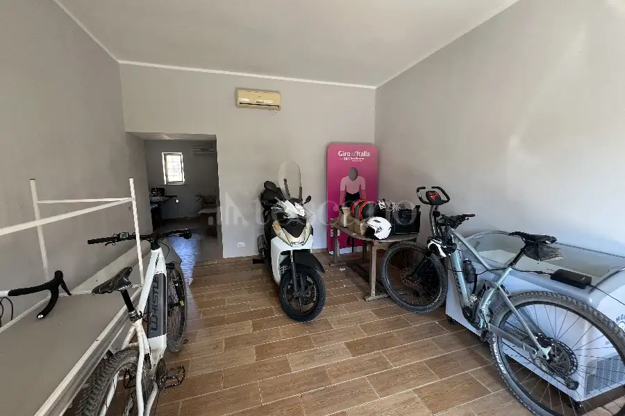 Negozio in vendita di 35 mq a €50.000 (rif. 87/2025)