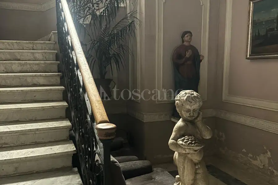 Villa in vendita di 1.000 mq a €2.000.000 (rif. 57/2026)