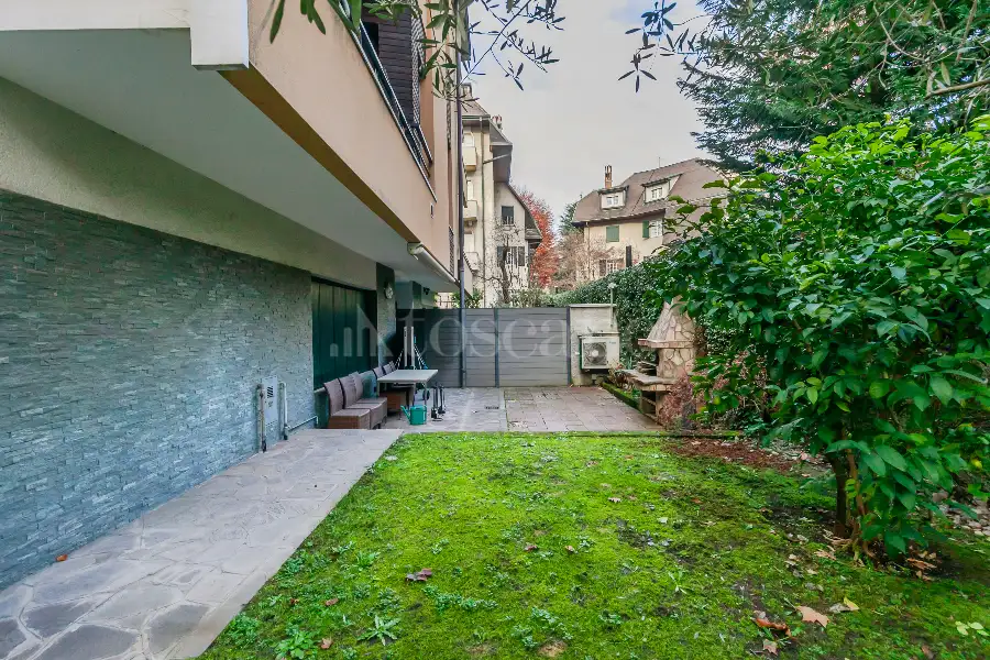 Villa Bifamiliare in vendita di 680 mq trattativa riservata (rif. 42/2025)