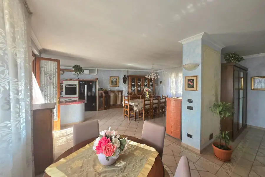 Casa Indipendente in vendita di 410 mq a €615.000 (rif. 40/2025)