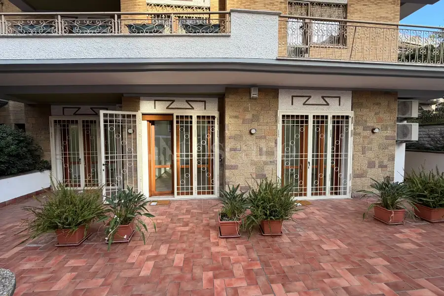 Ufficio in affitto di 90 mq a €1.700 (rif. 63/2026)