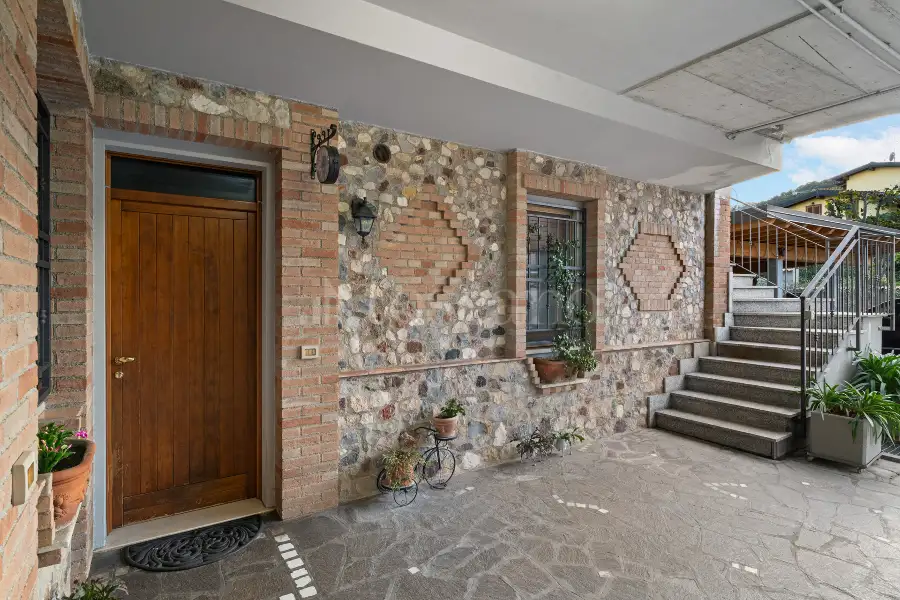 Villa in vendita di 350 mq a €980.000 (rif. 70/2025)