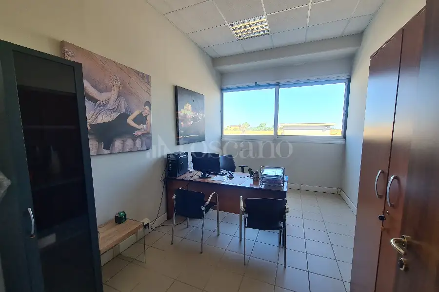 Ufficio in affitto di 15 mq a €350 (rif. 60/2026)
