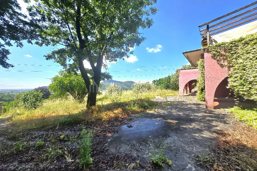 Villa in vendita di 200 mq a €780.000 (rif. 38/2026)