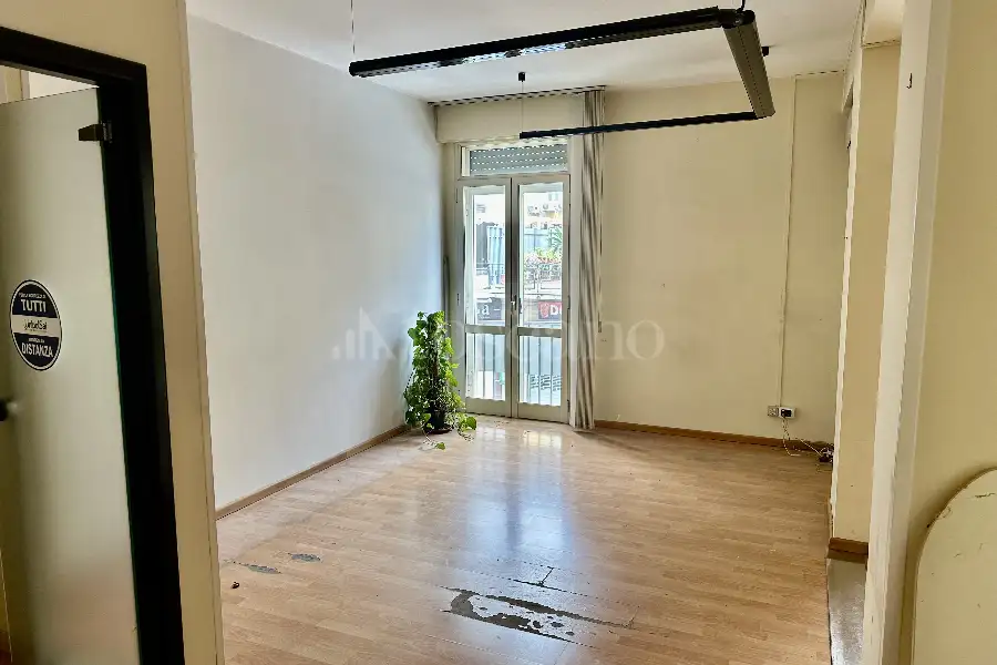 Ufficio in affitto di 90 mq a €750 (rif. 1/2025)