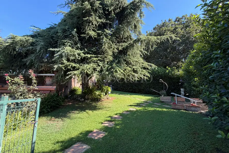 Villa Plurifamiliare in vendita di 430 mq a €395.000 (rif. 19/2026)