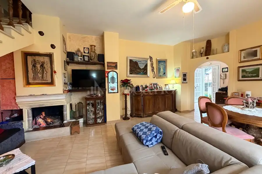 Palazzo in vendita di 300 mq a €375.000 (rif. 3/2026)