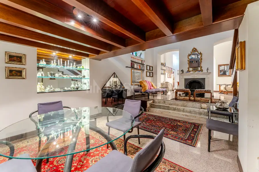 Casa in vendita di 360 mq trattativa riservata (rif. 44/2026)