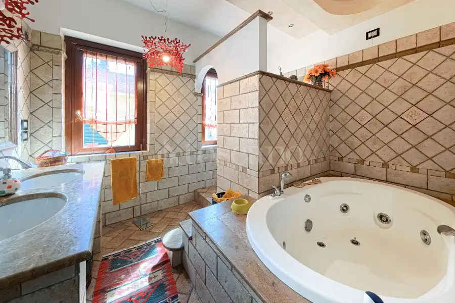 Villa in vendita di 270 mq a €630.000 (rif. 202/2026)