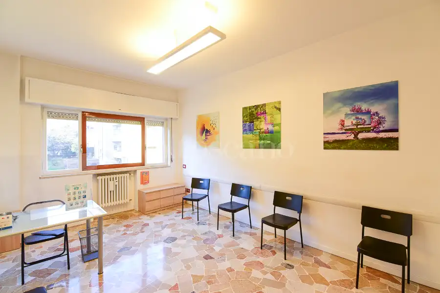 Ufficio in affitto di 85 mq a €1.300 (rif. 54/2025)