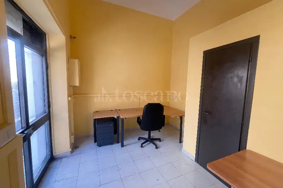 Negozio in affitto di 15 mq a €600 (rif. 23/2026)