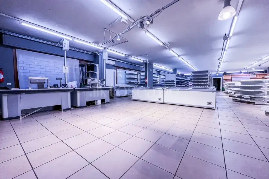 Negozio in vendita di 333 mq a €390.000 (rif. 93/2024)