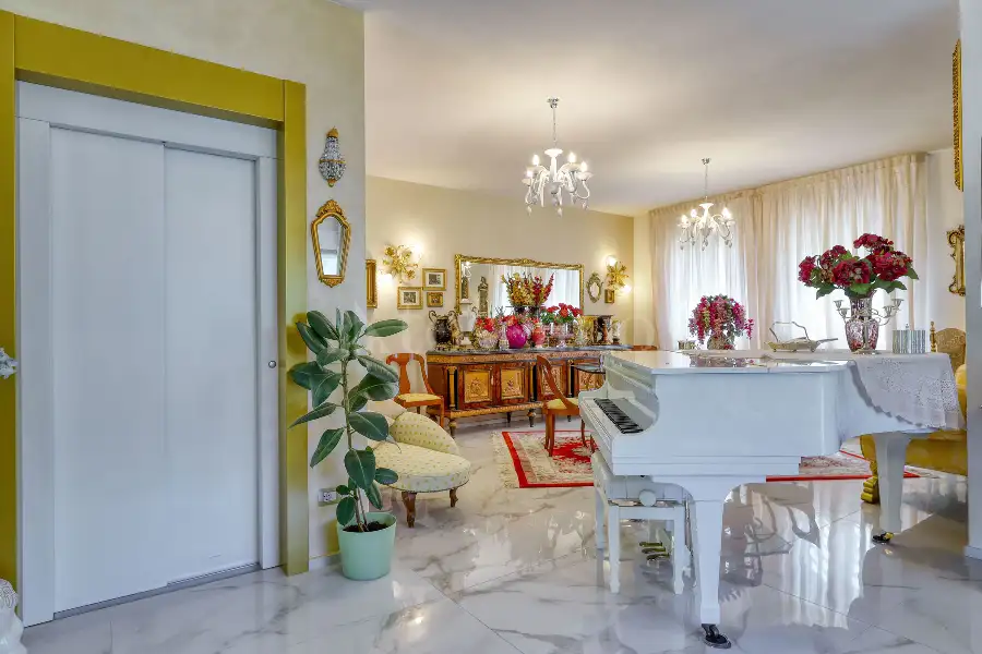 Villa in vendita di 320 mq a €3.300.000 (rif. 10/2026)