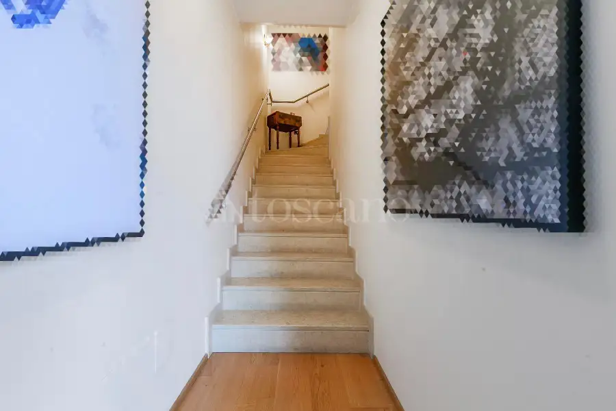 Villa Bifamiliare in vendita di 680 mq a €2.580.000 (rif. 24/2025)