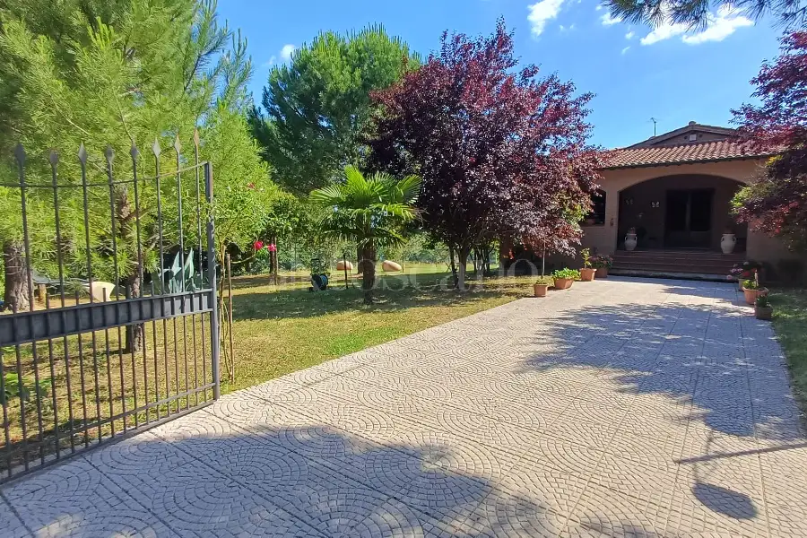 Villa in vendita di 400 mq a €1.230.000 (rif. 11/2026)