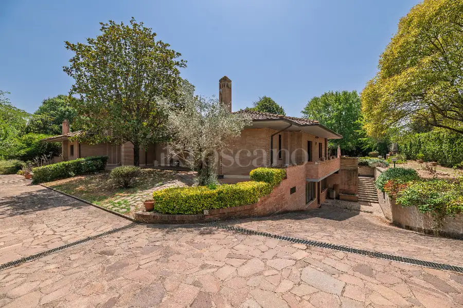 Villa Bifamiliare in vendita di 420 mq a €770.000 (rif. 16/2025)