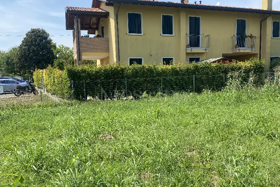 Edificabile Residenziali in vendita di 786 mq a €50.000 (rif. 21/2026)