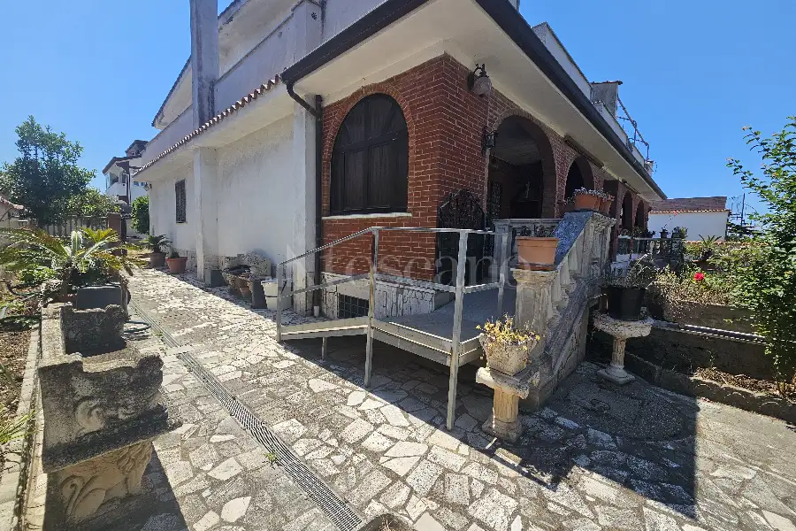 Villa Bifamiliare in vendita di 220 mq a €249.000 (rif. 28/2026)