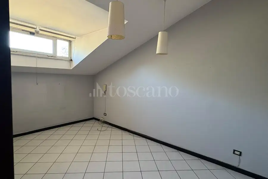Stabile Uso Ufficio in vendita di 310 mq a €350.000 (rif. 80/2026)