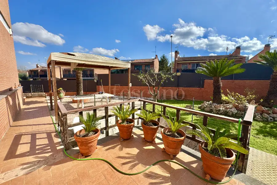 Villa Bifamiliare in vendita di 215 mq a €649.000 (rif. 10/2026)