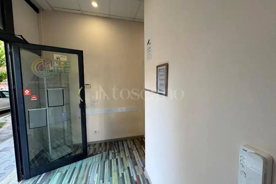 Negozio in affitto di 104 mq a €4.000 (rif. 13/2026)