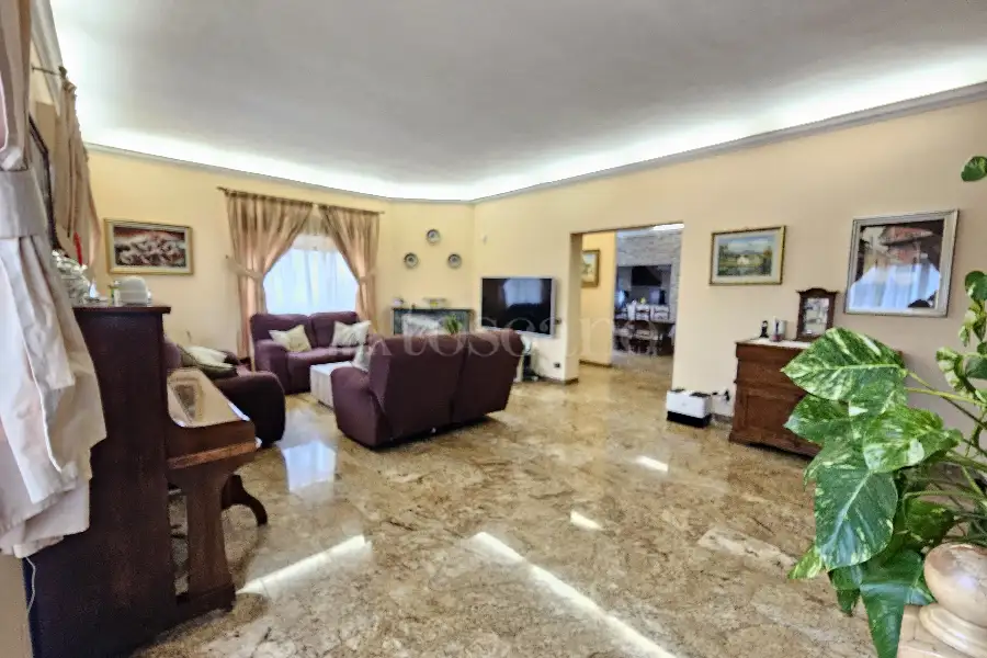 Villa Bifamiliare in vendita di 220 mq a €319.000 (rif. 21/2025)