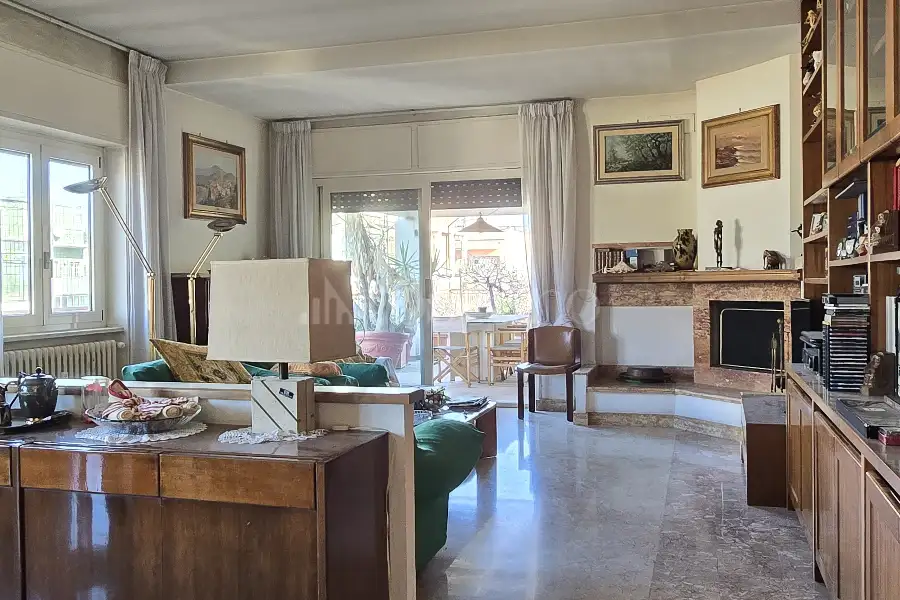 Attico in vendita di 189 mq a €895.000 (rif. 2/2026)