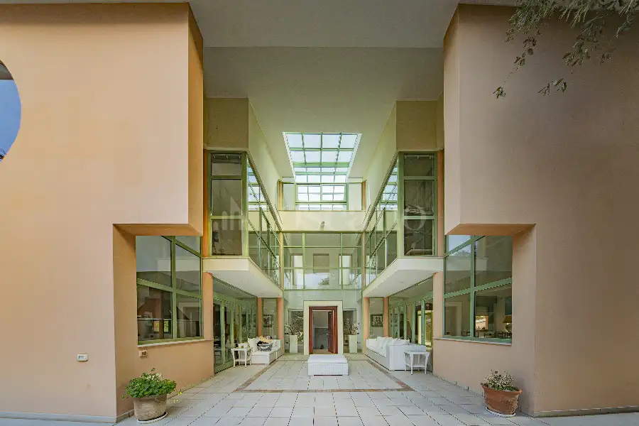 Villa in vendita di 500 mq a €990.000 (rif. 100/2025)