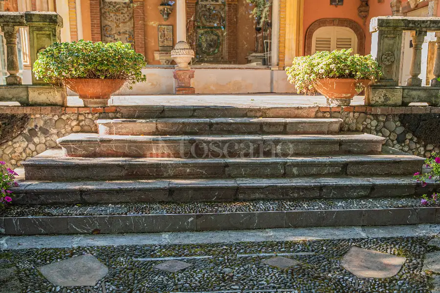 Villa in vendita di 1.200 mq a €4.250.000 (rif. 61/2026)