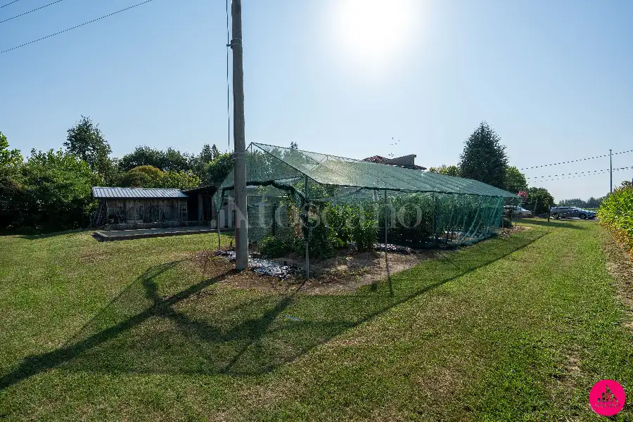 Casa Indipendente in vendita di 254 mq a €250.000 (rif. 150/2026)