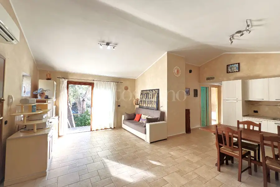 Casa Indipendente in vendita di 200 mq a €770.000 (rif. 37/2026)