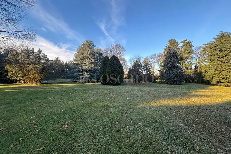 Villa Plurifamiliare in vendita di 370 mq a €1.200.000 (rif. 43/2025)
