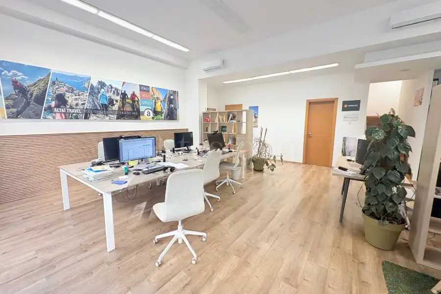 Negozio in vendita di 160 mq a €219.000 (rif. 10/2026)