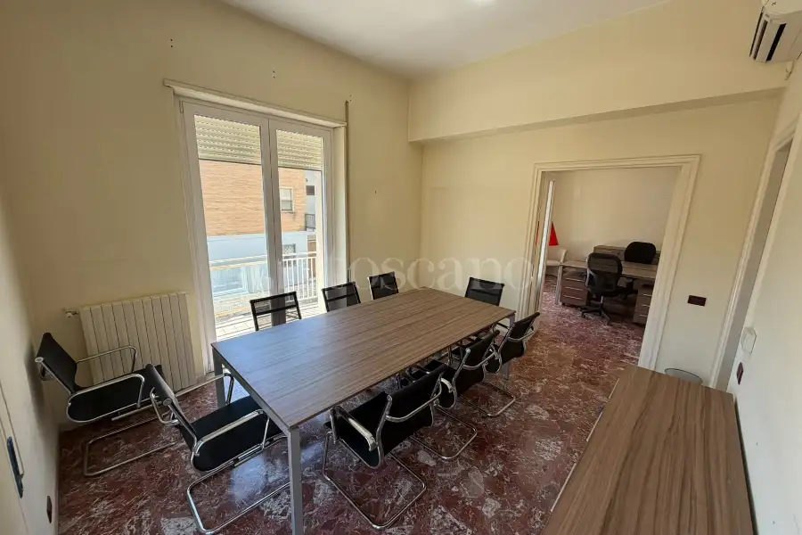 Ufficio in affitto di 80 mq a €700 (rif. 4/2026)