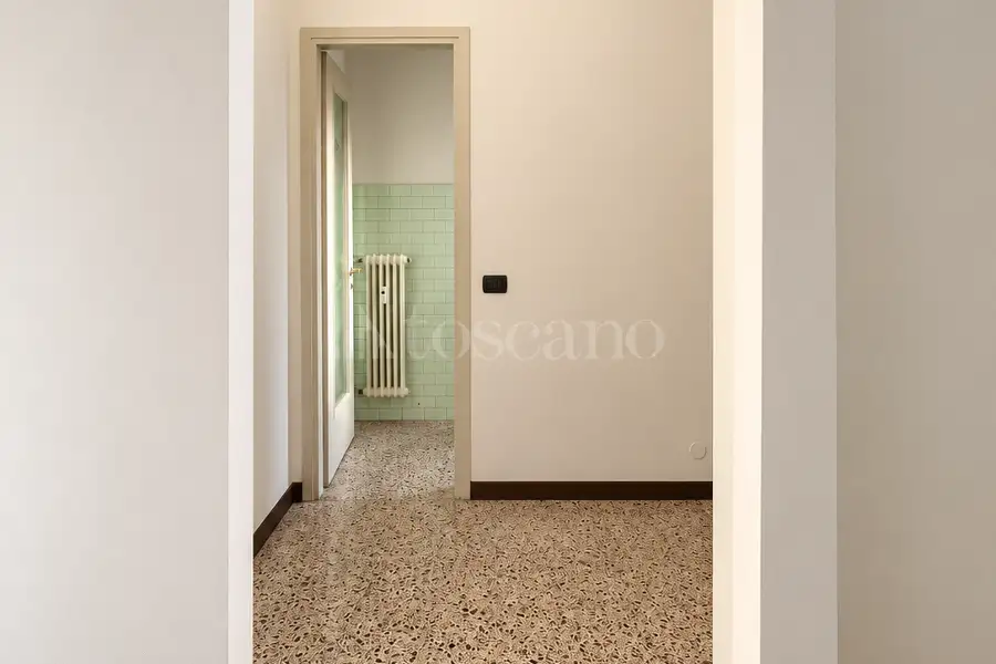 Negozio in affitto di 30 mq a €850 (rif. 17/2026)