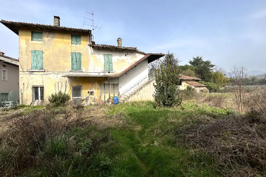 Casale in vendita di 3.000 mq a €850.000 (rif. 5/2026)