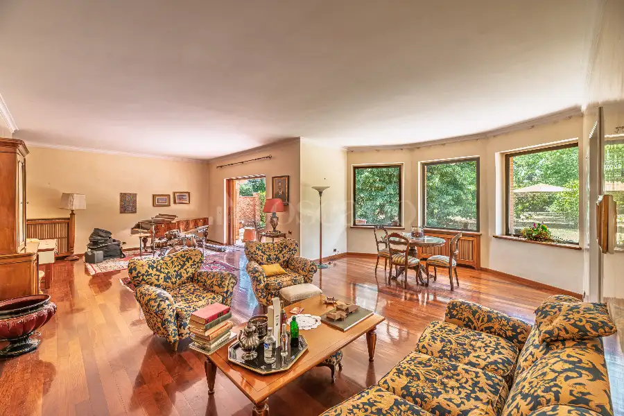 Villa Bifamiliare in vendita di 420 mq a €770.000 (rif. 16/2025)