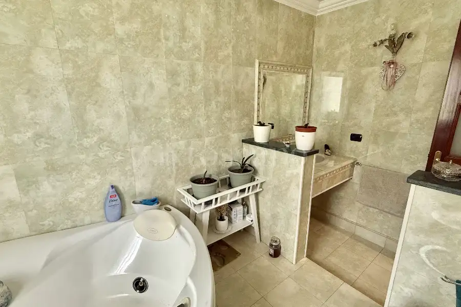 Villa in vendita di 165 mq a €899.000 (rif. 12/2026)