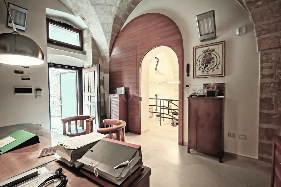 Ufficio in affitto di 140 mq a €2.000 (rif. 70/2024)