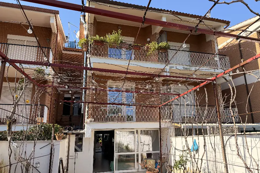 Villa Plurifamiliare in vendita di 150 mq a €175.000 (rif. 11/2026)