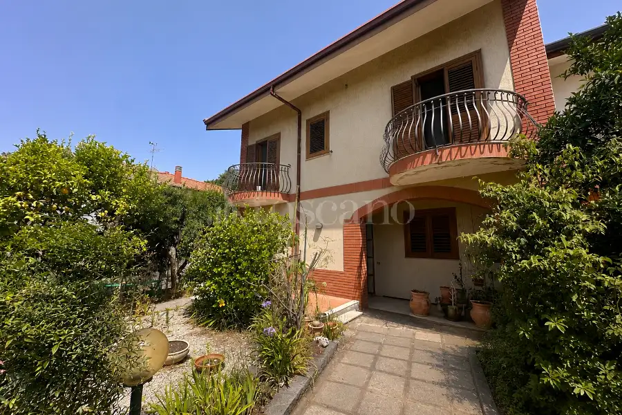 Villa in vendita di 415 mq a €345.000 (rif. 128/2026)