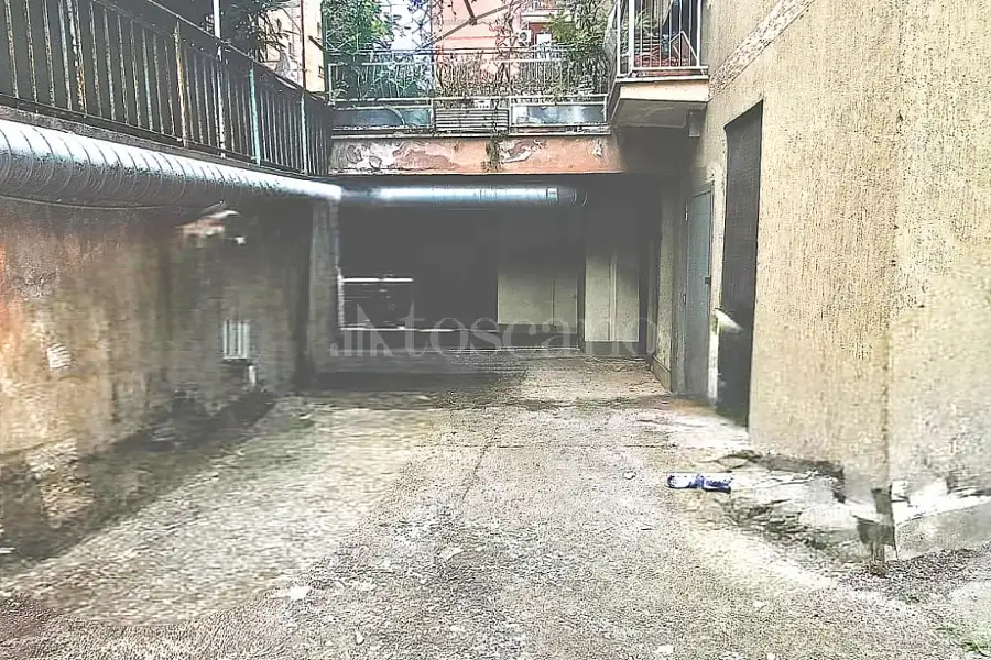 Negozio in vendita di 585 mq a €779.000 (rif. 21/2026)