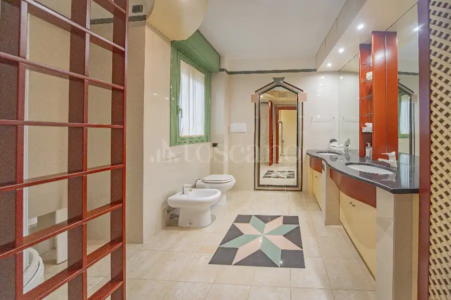 Villa in vendita di 500 mq a €990.000 (rif. 100/2025)