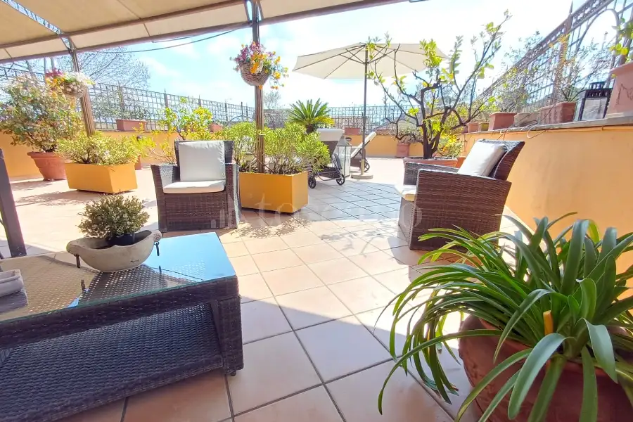 Casale in vendita di 560 mq a €1.250.000 (rif. 3/2026)
