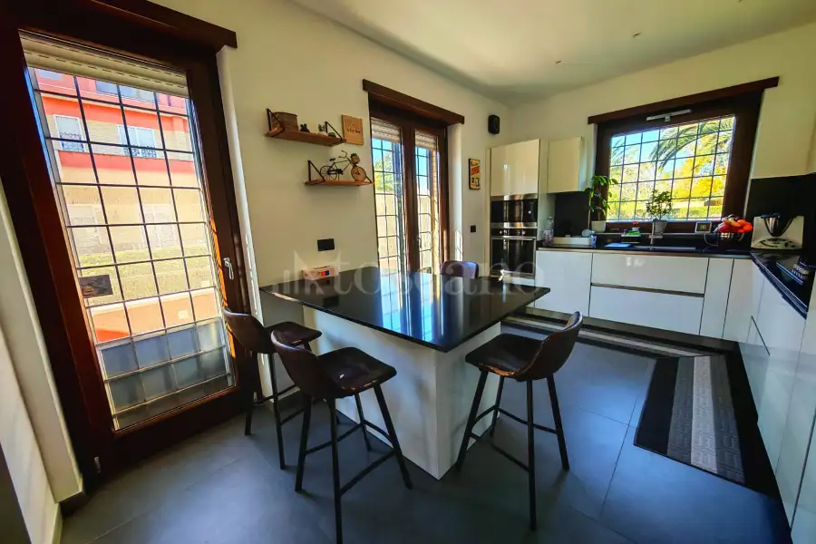 Villa Plurifamiliare in vendita di 280 mq a €589.000 (rif. 37/2025)