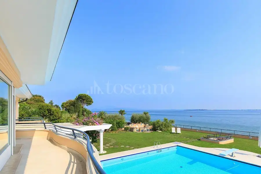 Villa in vendita di 1.300 mq trattativa riservata (rif. 38/2024)